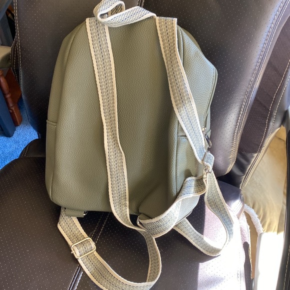 Thirty One Backpack - Picture 2 of 4